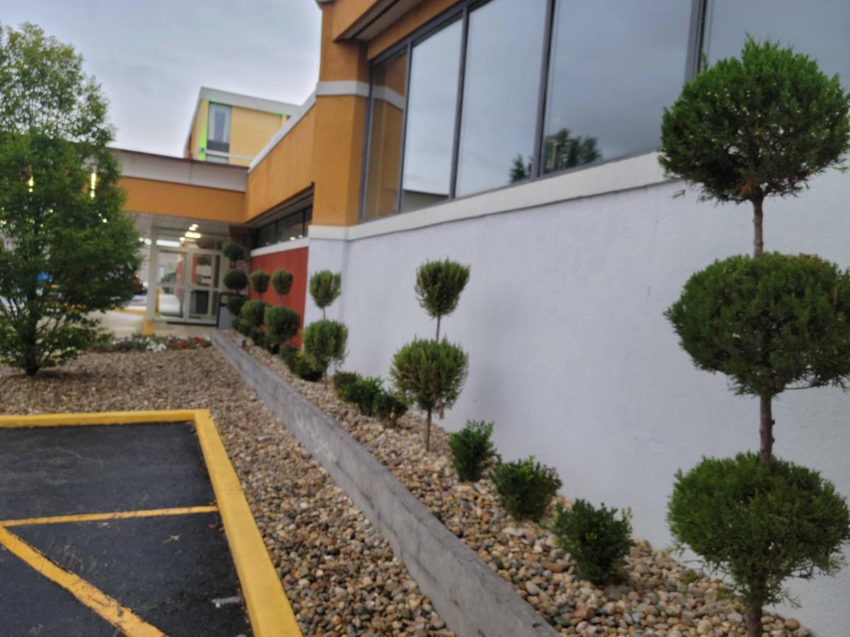 Quality Inn Terre Haute University Area Bagian luar foto