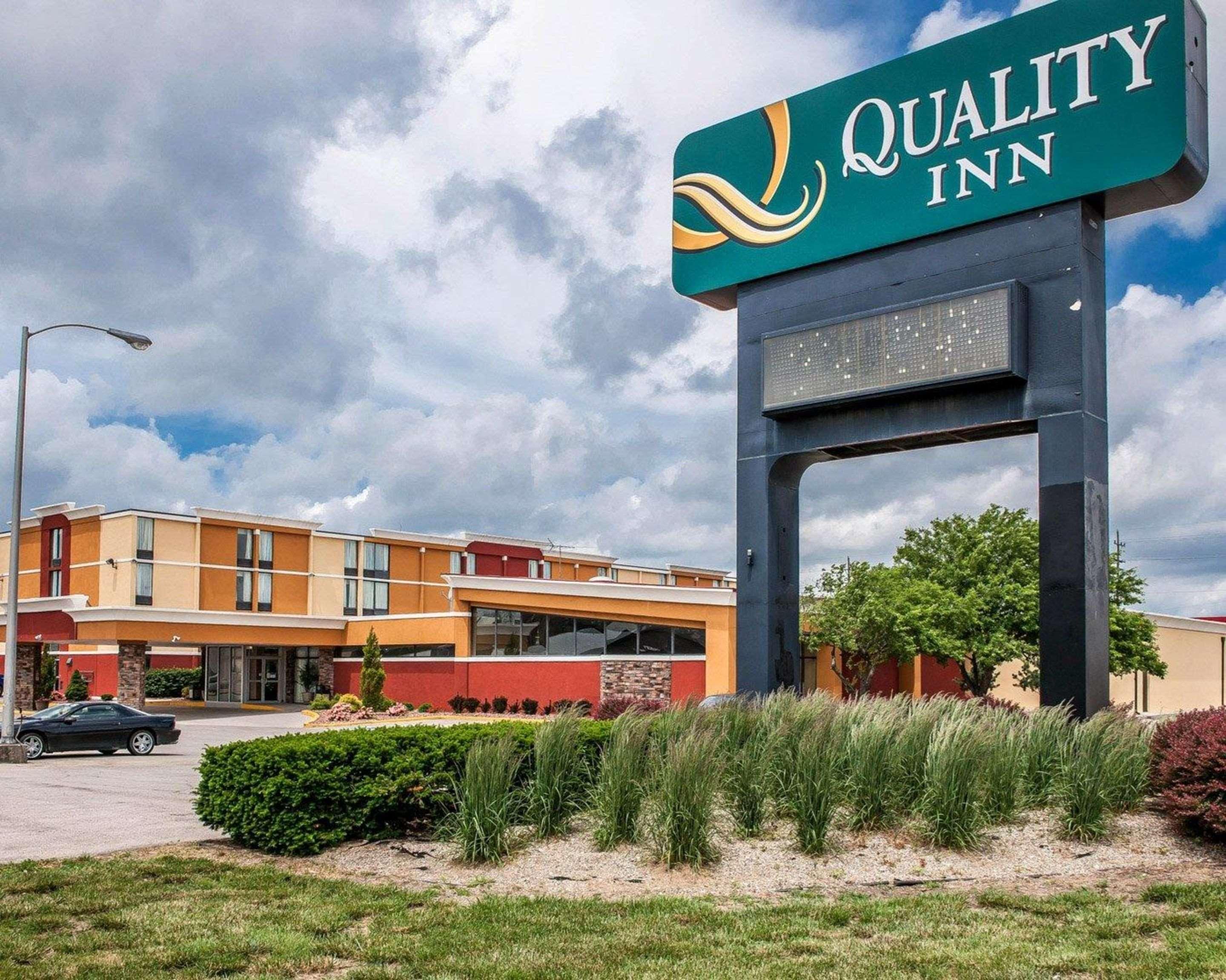 Quality Inn Terre Haute University Area Bagian luar foto